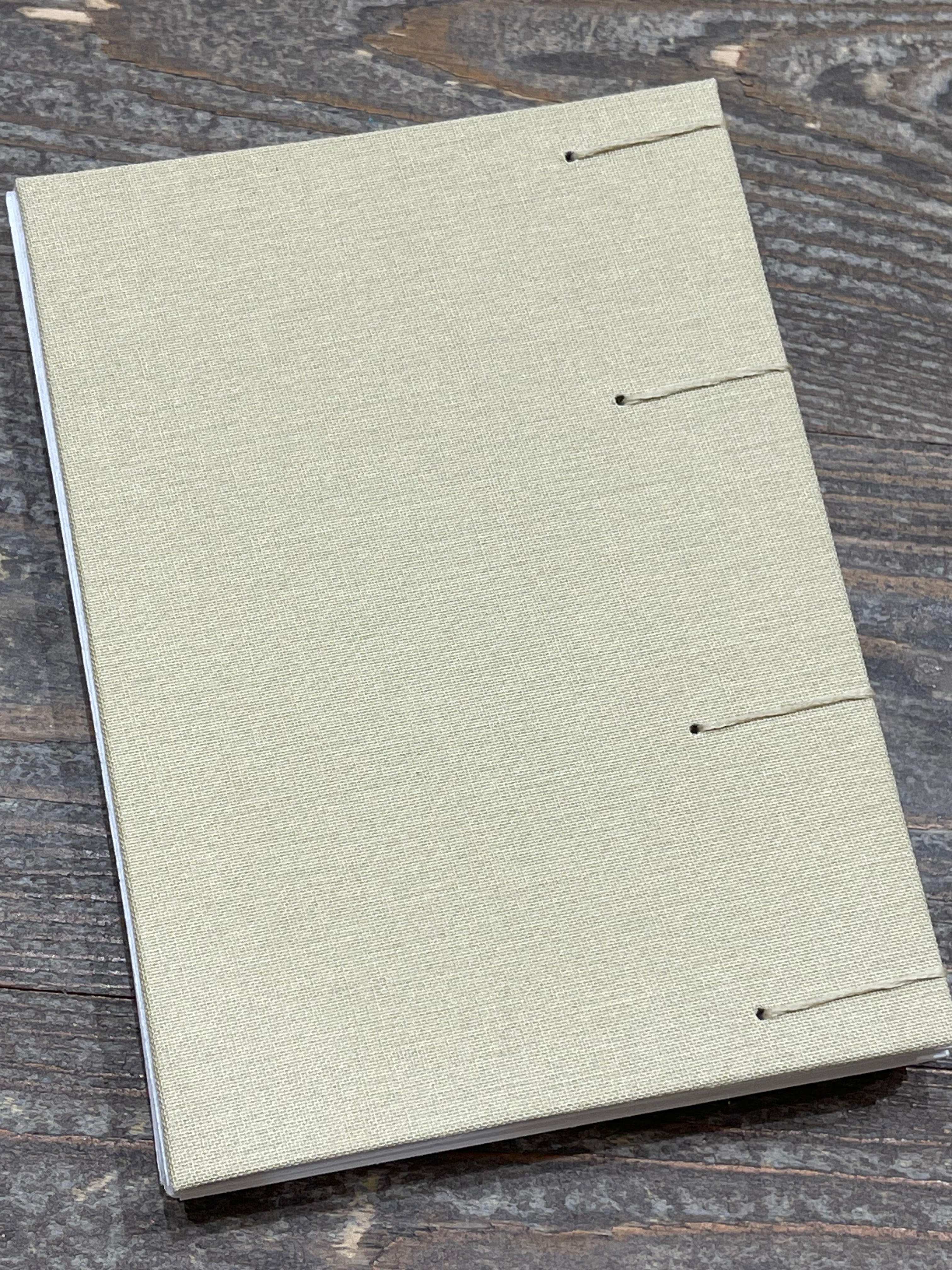 Handmarmoriertes koptisch gebundenes Skizzenbuch – A6 Zeichenjournal, flach aufliegend, 120 g/m² Canson Papier