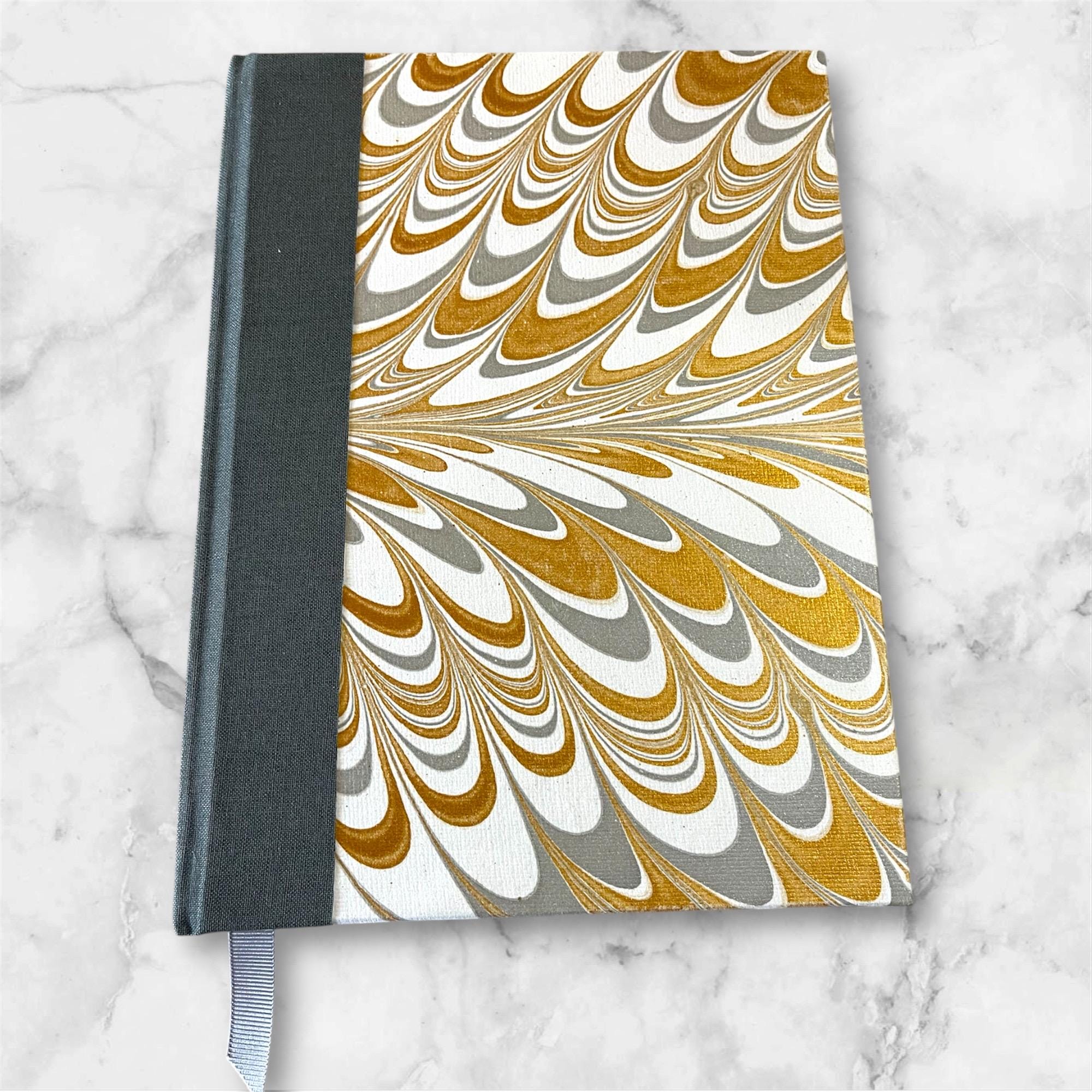 Handmade A5 Notebook /Journal with a Hand Marbled Hard Cover - Carnet A5 Fait Main avec Couverture Rigide Marbrée à la Main