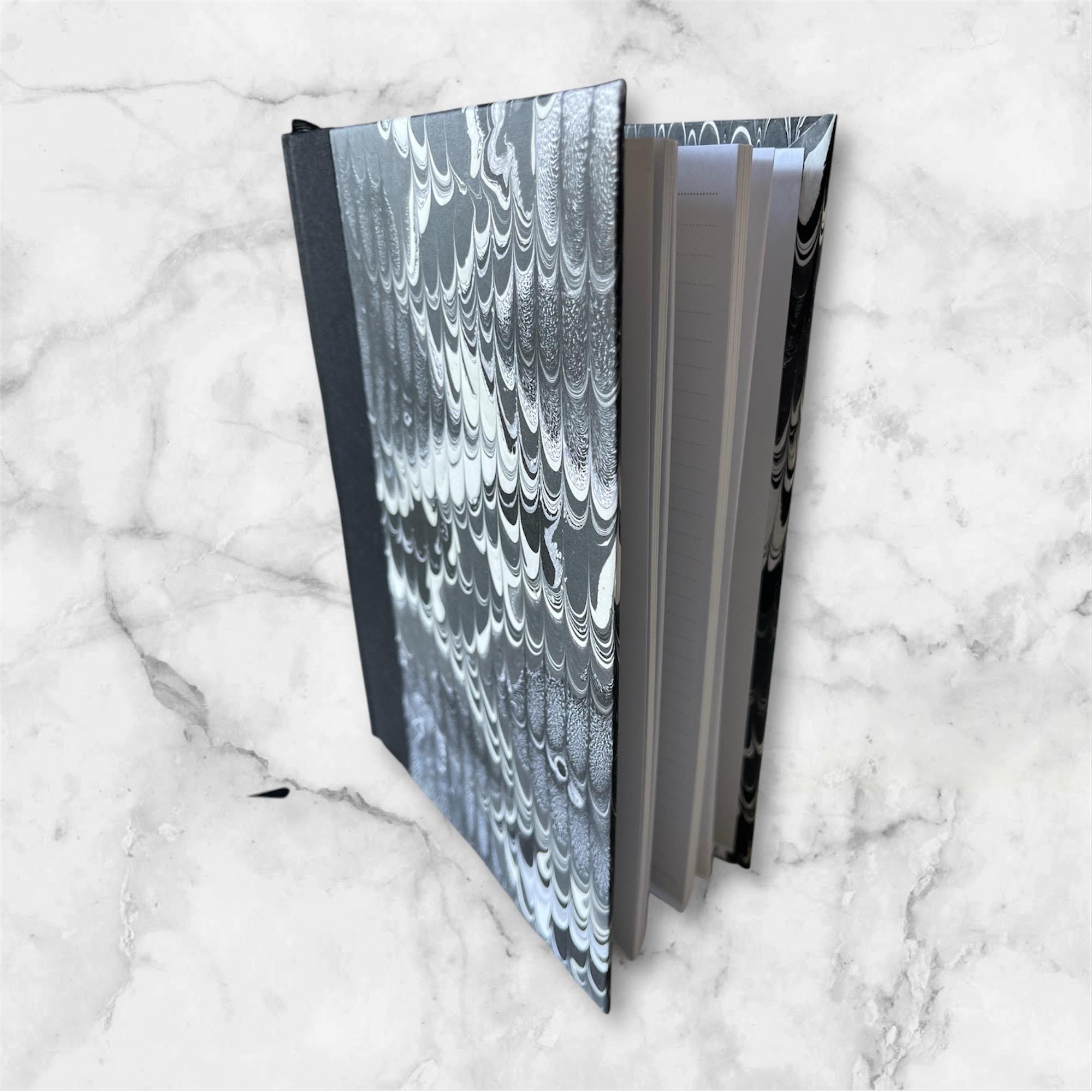 Handmade A5 Notebook /Journal with a Hand Marbled Hard Cover - Carnet A5 Fait Main avec Couverture Rigide Marbrée à la Main