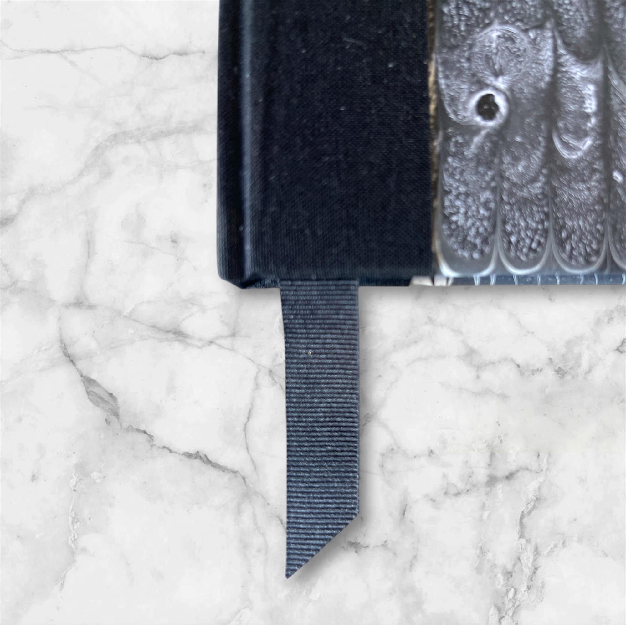 Handmade A5 Notebook /Journal with a Hand Marbled Hard Cover - Carnet A5 Fait Main avec Couverture Rigide Marbrée à la Main