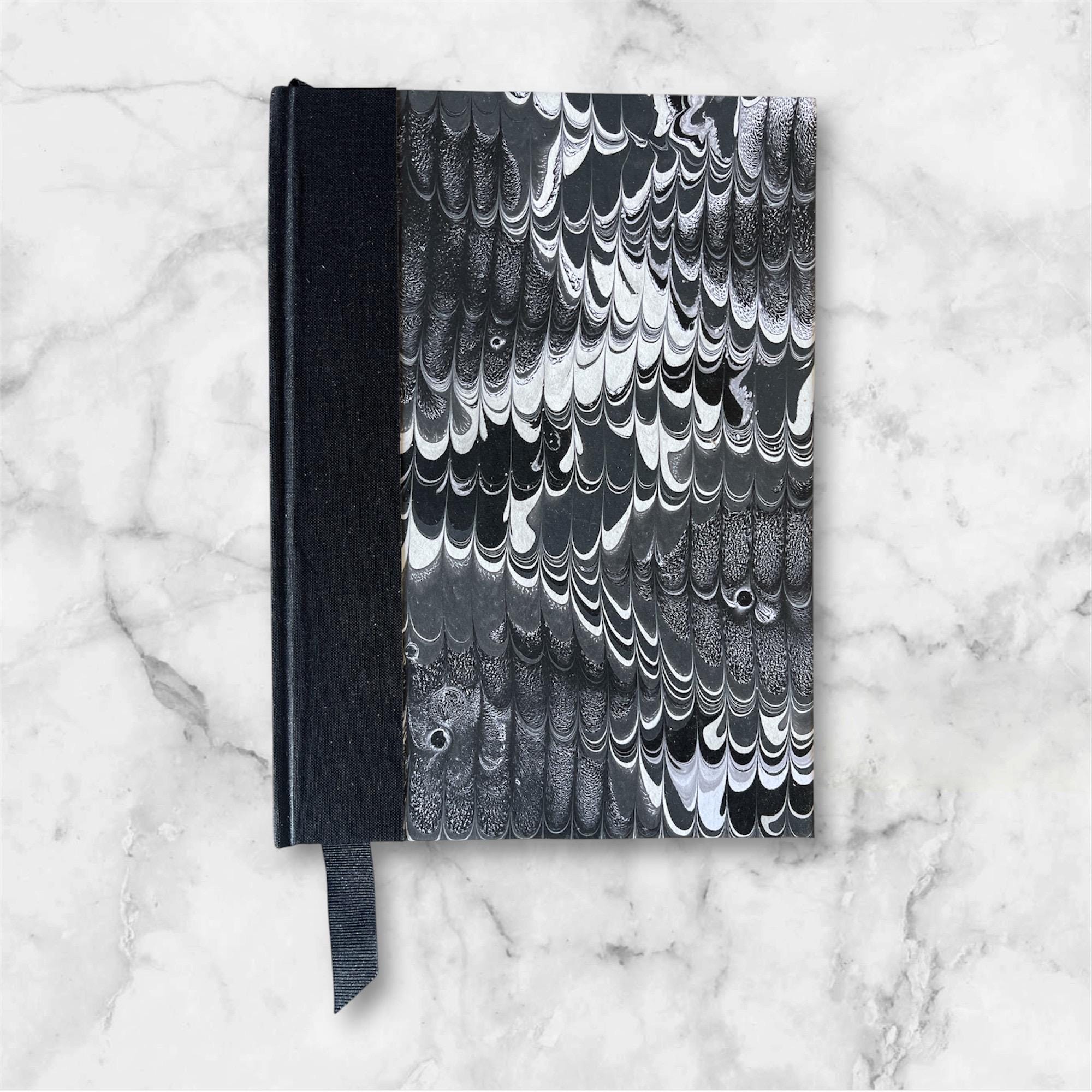Handmade A5 Notebook /Journal with a Hand Marbled Hard Cover - Carnet A5 Fait Main avec Couverture Rigide Marbrée à la Main