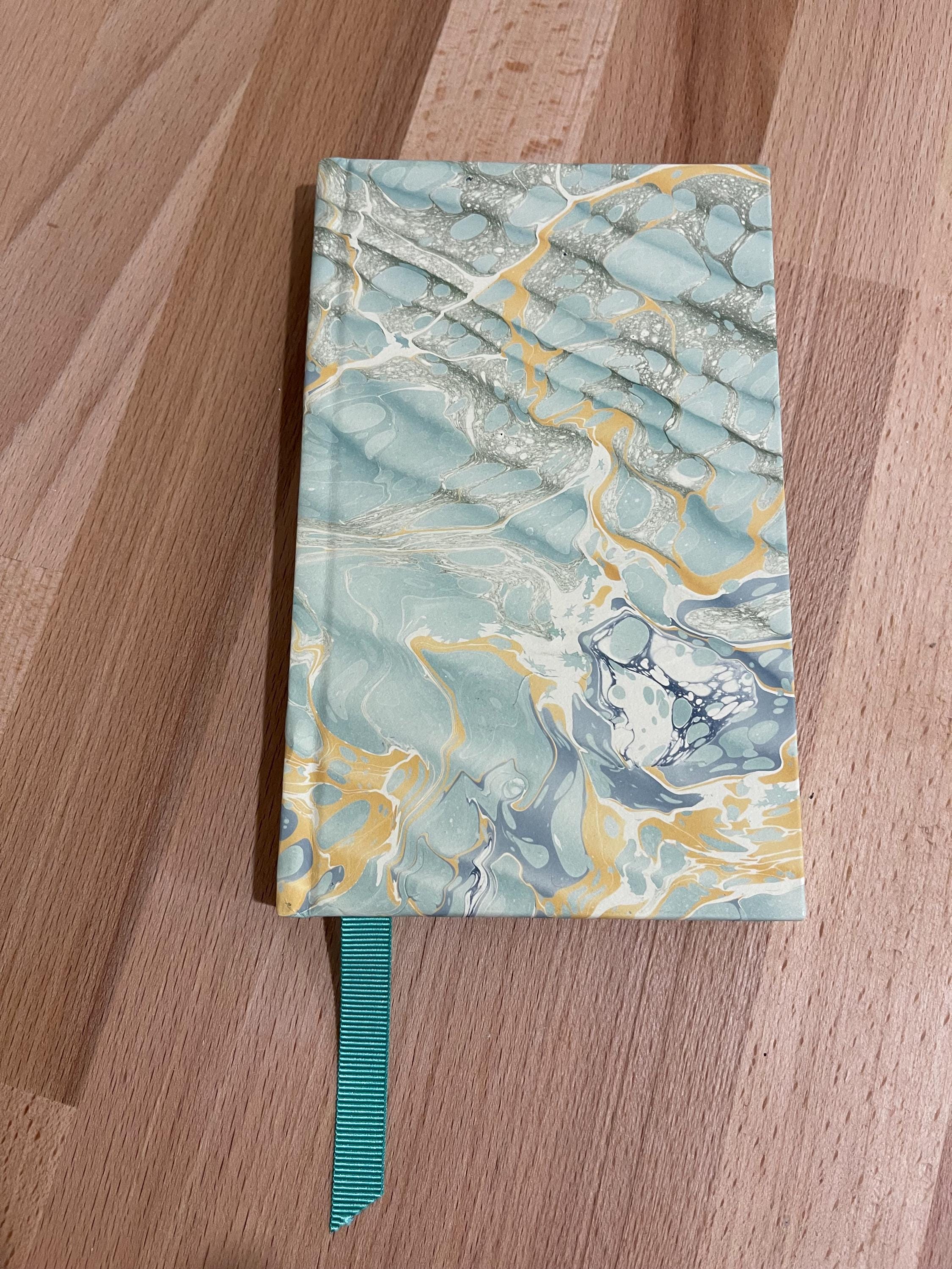 Handmade A6 Notebook with a Hand Marbled Hard Cover - Carnet A6 Fait Main avec Couverture Rigide Marbrée à la Main