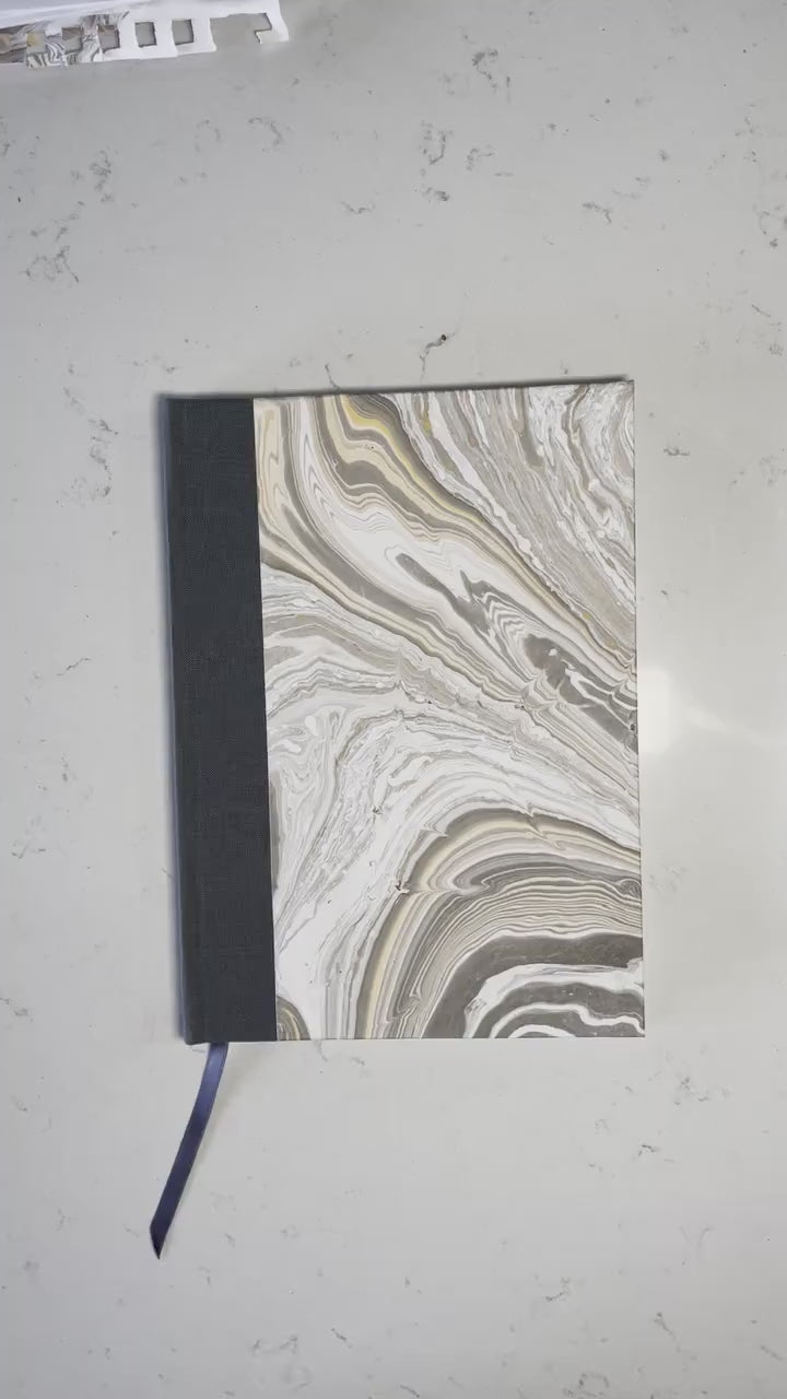 A5 Notebook/Journal Hand Marbled Hard Cover, Hand Made - Carnet A5 Fait Main avec Couverture Rigide Marbrée à la Main